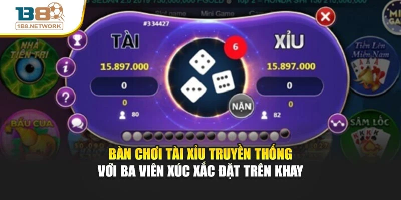 Bàn chơi tài xỉu truyền thống với ba viên xúc xắc đặt trên khay